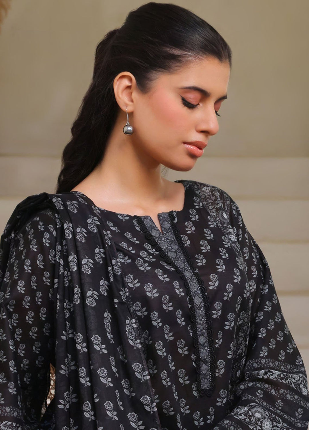 Saphron Printed Lawn Suits Unstitched 3 Piece SPH25BW D-03 - Summer Collection