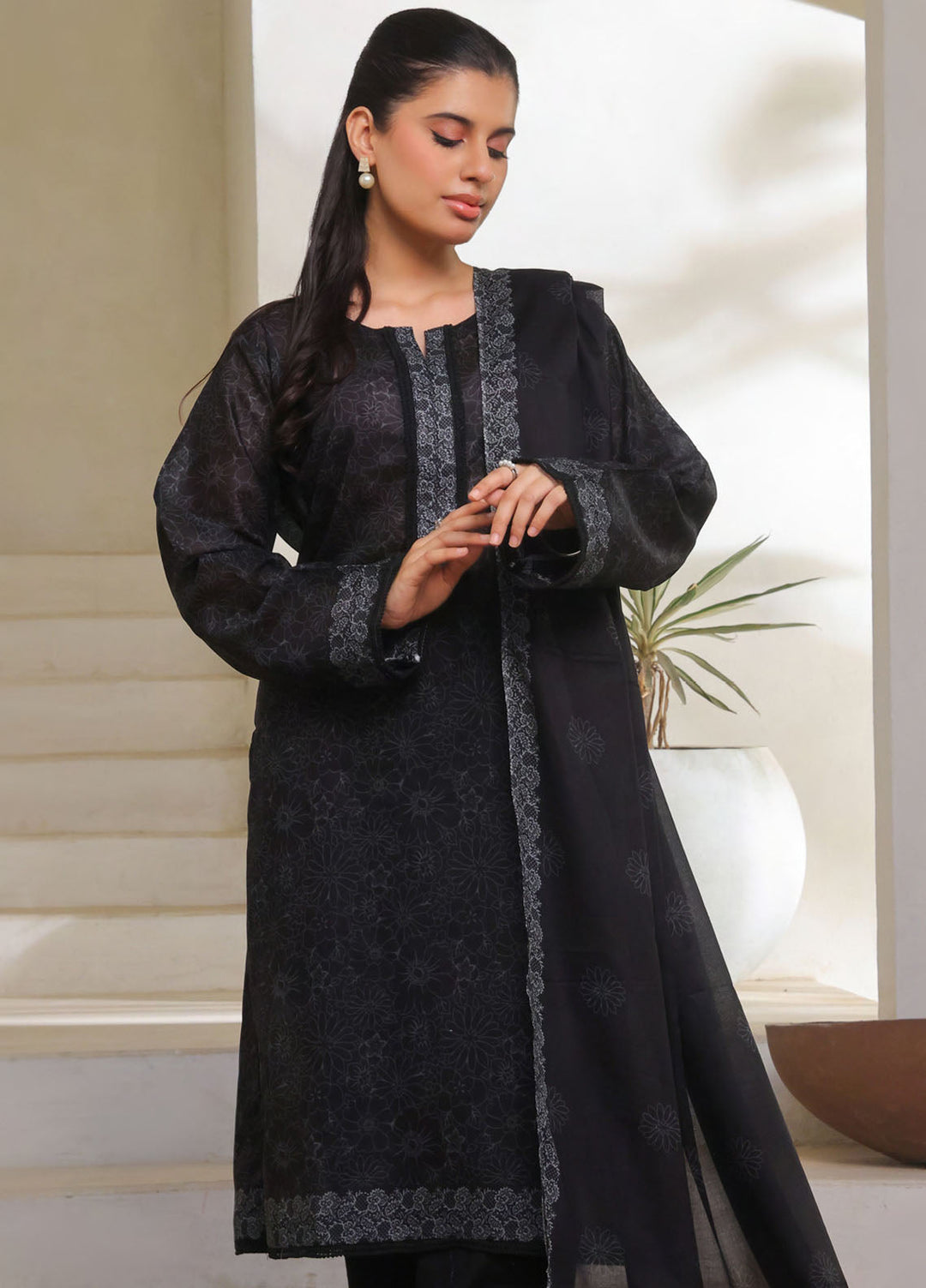 Saphron Printed Lawn Suits Unstitched 3 Piece SPH25BW D-06 - Summer Collection