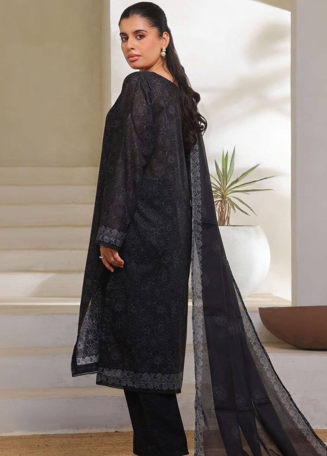 Saphron Printed Lawn Suits Unstitched 3 Piece SPH25BW D-06 - Summer Collection