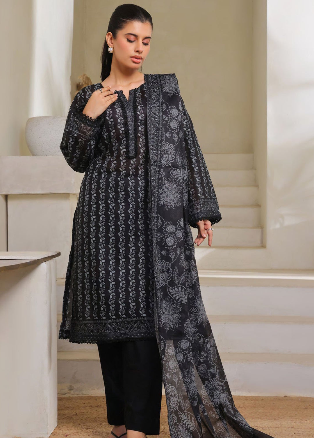 Saphron Printed Lawn Suits Unstitched 3 Piece SPH25BW D-08 - Summer Collection