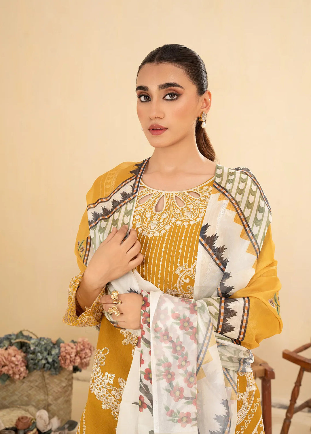 Sara Jahan Pret Embroidered Cotton 3 Piece Suit Dastoor