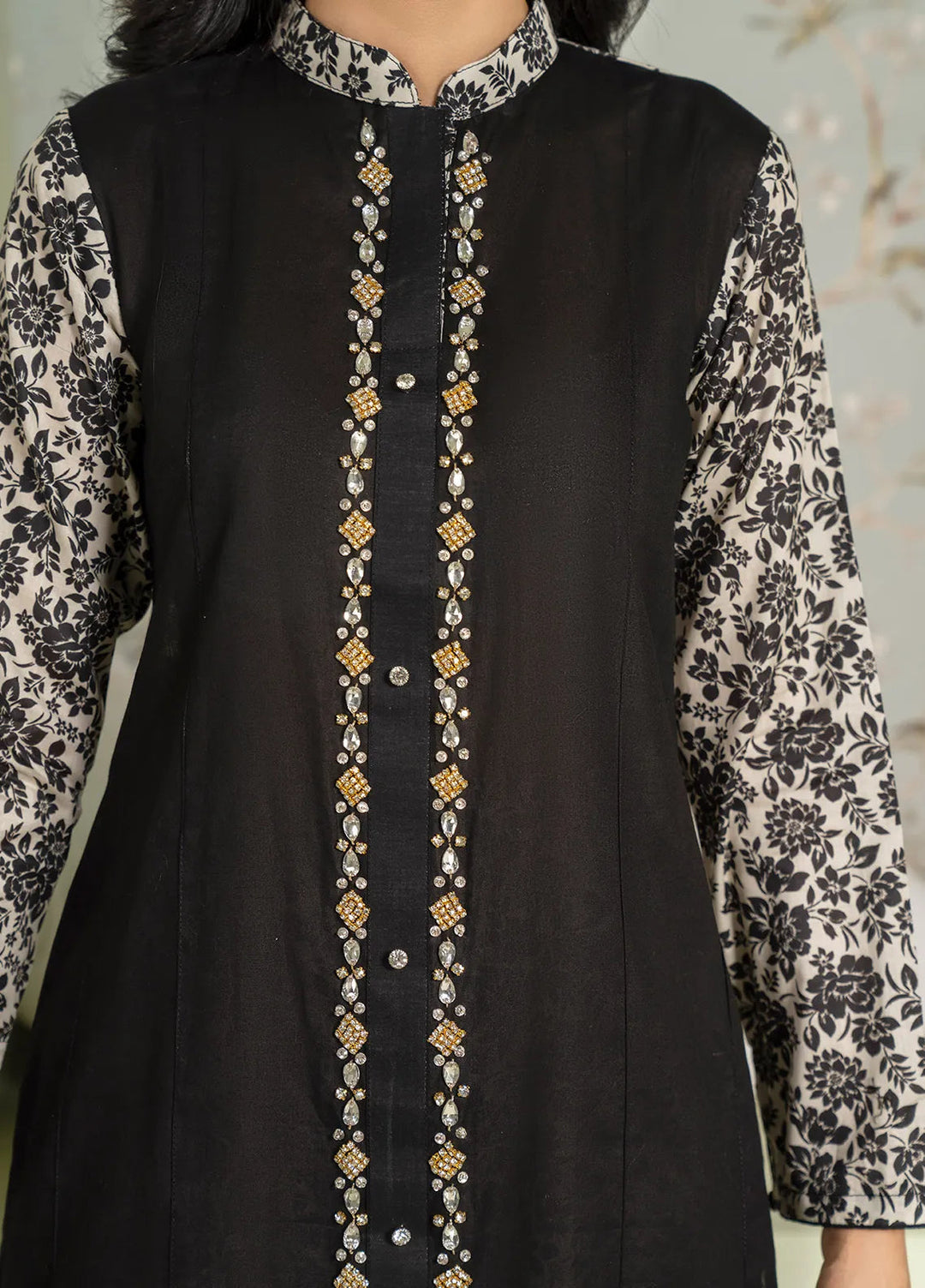Sara Jahan Pret Embroidered Lawn 3 Piece Suit Naaz