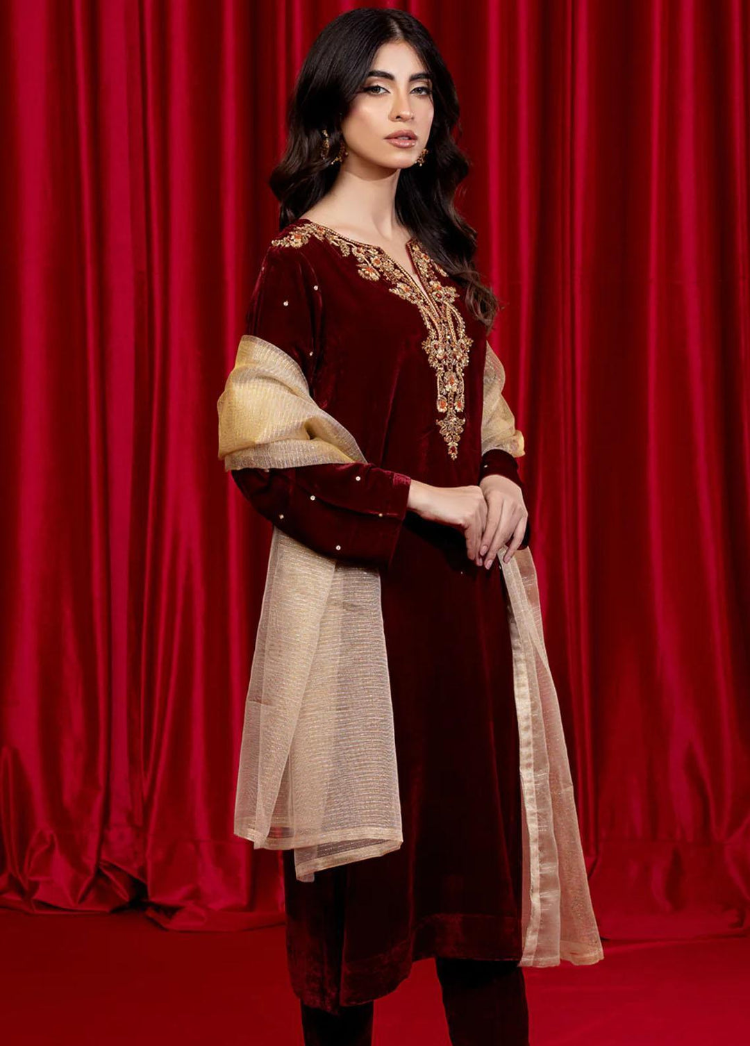 Shamooz Pret Embroidered Velvet 3 Piece Suit SVK-002 Maroon