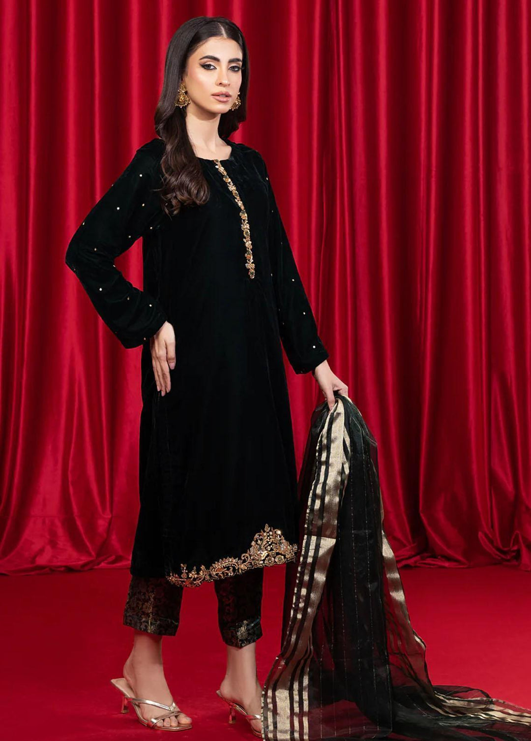 Shamooz Pret Embroidered Velvet 3 Piece Suit SVK-005 Teal Green