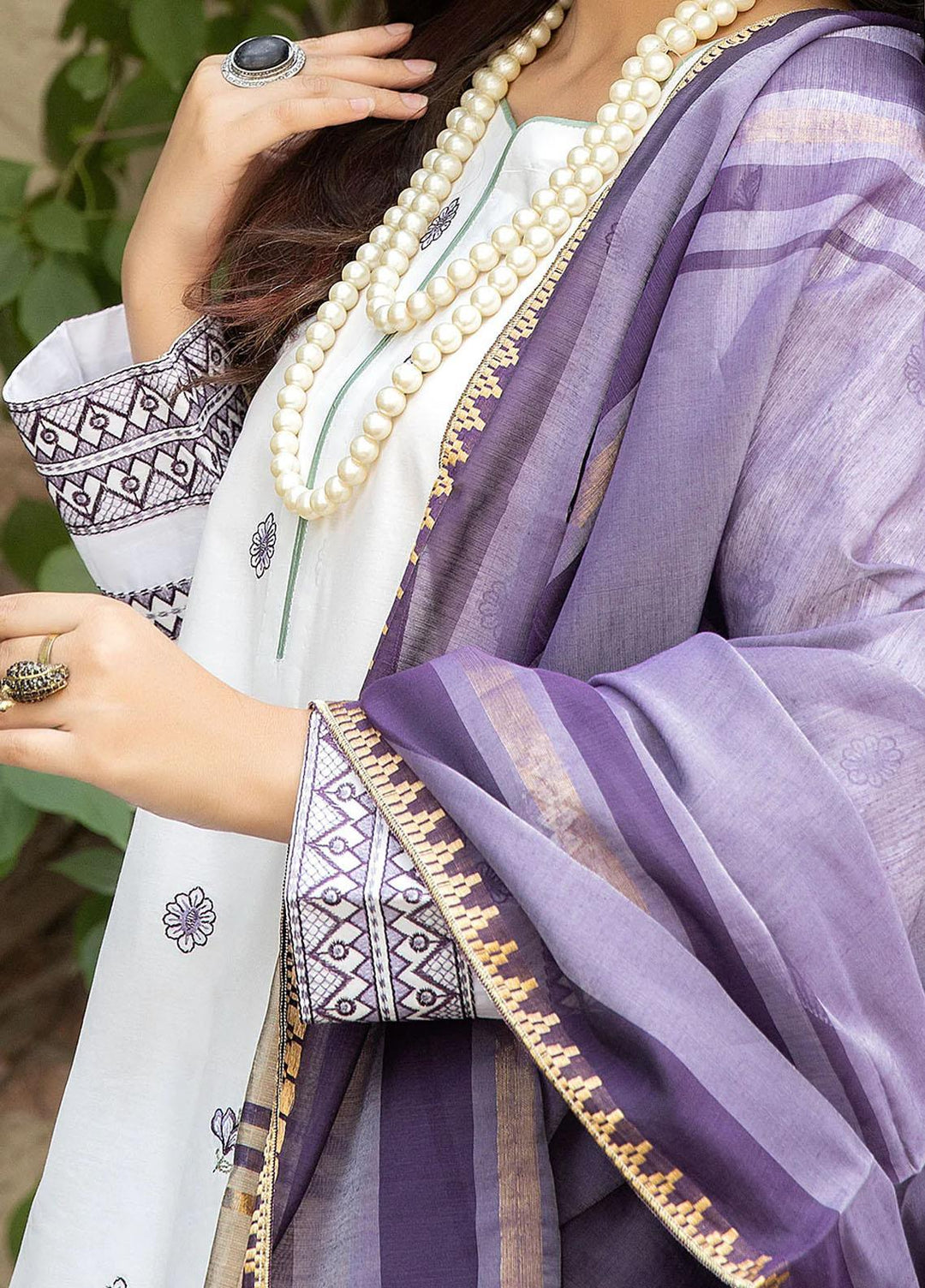 Scenic By Safwa Embroidered Lawn Suits Unstitched 3 Piece SW23S SSC-04 - Summer Collection