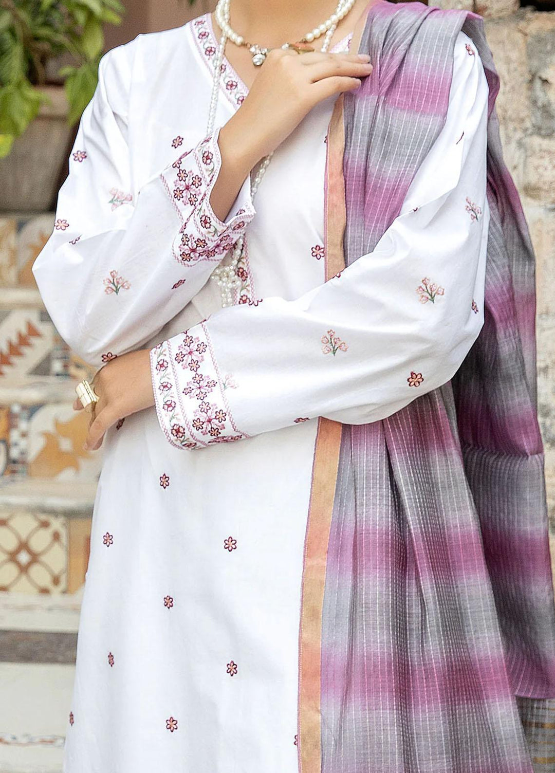 Scenic By Safwa Embroidered Lawn Suits Unstitched 3 Piece SW23S SSC-06 - Summer Collection