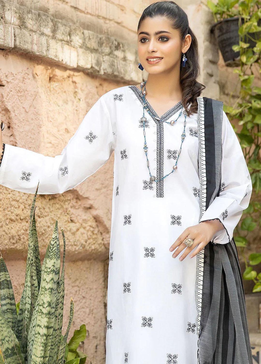 Scenic By Safwa Embroidered Lawn Suits Unstitched 3 Piece SW23S SSC-08 - Summer Collection