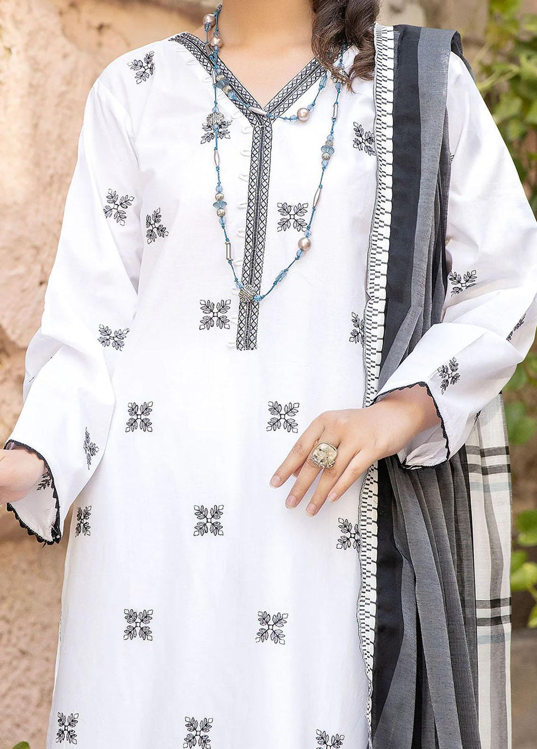 Scenic By Safwa Embroidered Lawn Suits Unstitched 3 Piece SW23S SSC-08 - Summer Collection