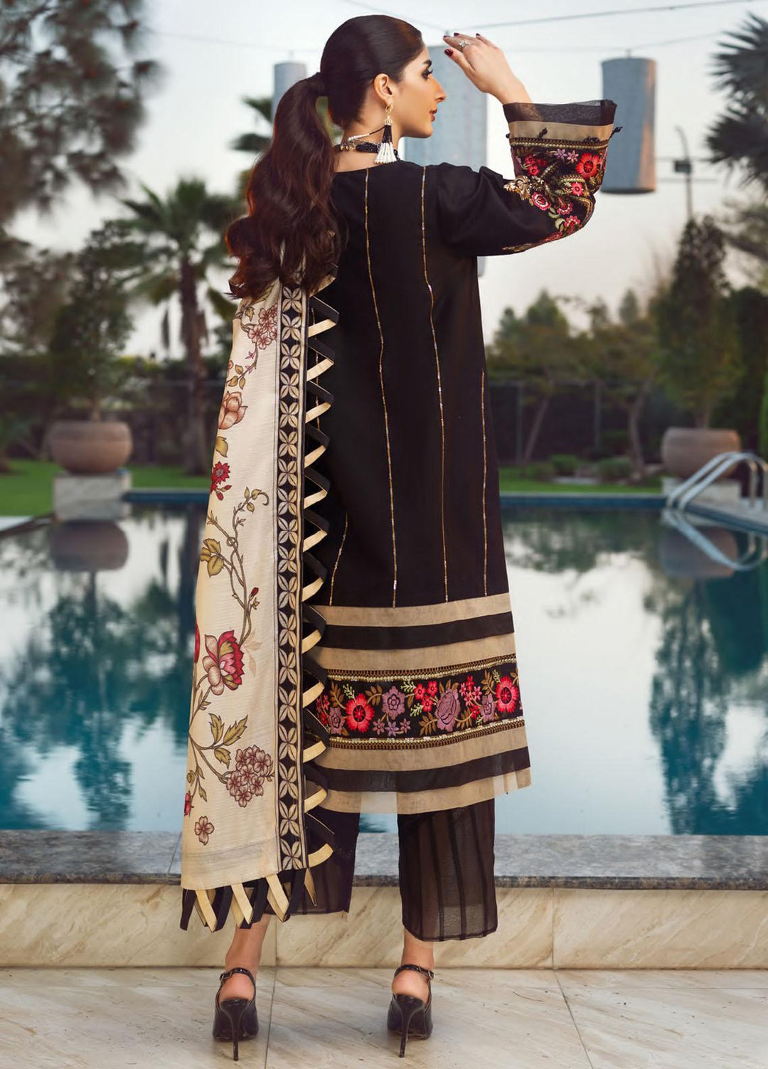 Seran Embroidered Lawn Suit Unstitched 3 Piece SRN22E 02 Ebony Enigma - Luxury Collection