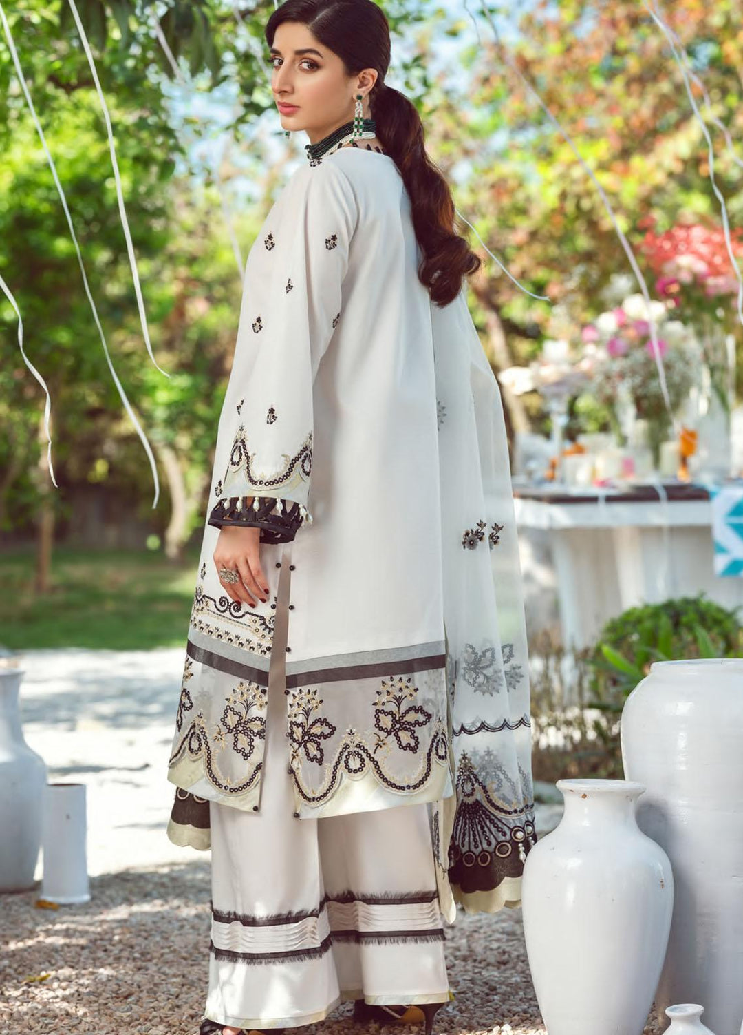Seran Embroidered Lawn Suit Unstitched 3 Piece SRN22E 05 Monochrome Magic - Luxury Collection