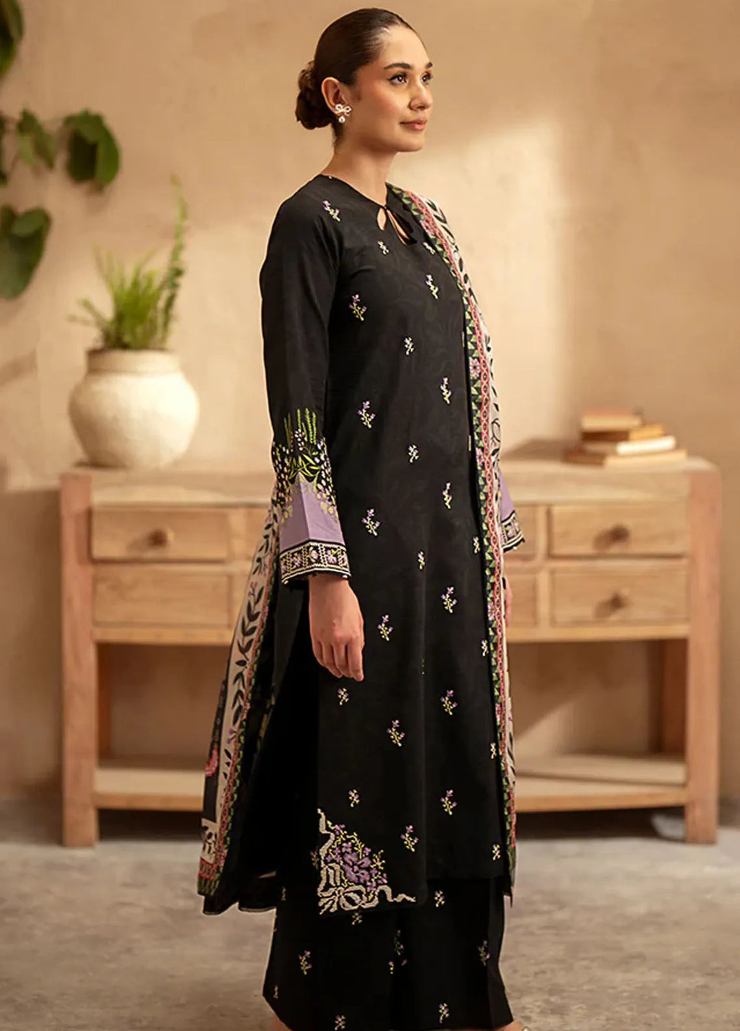 Seran Embroidered Cambric Suit Unstitched 3 Piece SRN24I D-01 - Summer Collection