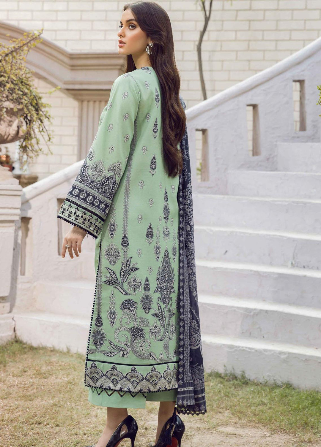 Winter Blossoms By Seran Embroidered Viscose Suits Unstitched 3 Piece SRN22WB 06 Daisy - Winter Collection