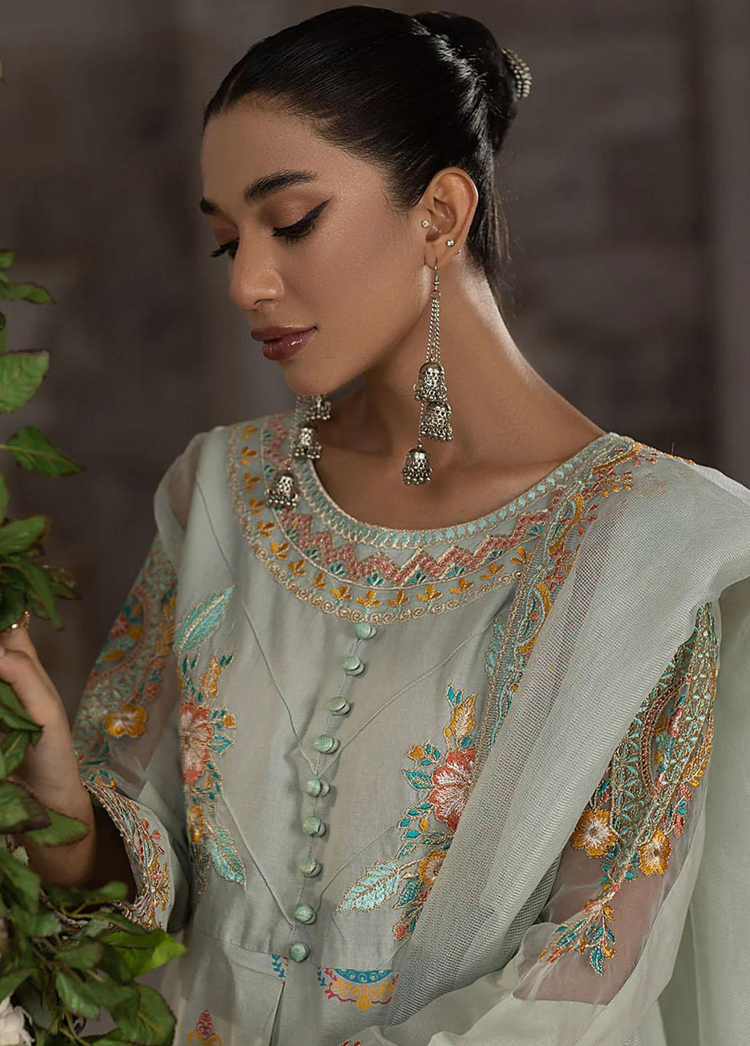 Madame Pret Embroidered Lawn 3 Piece Suit MDM23S 2602