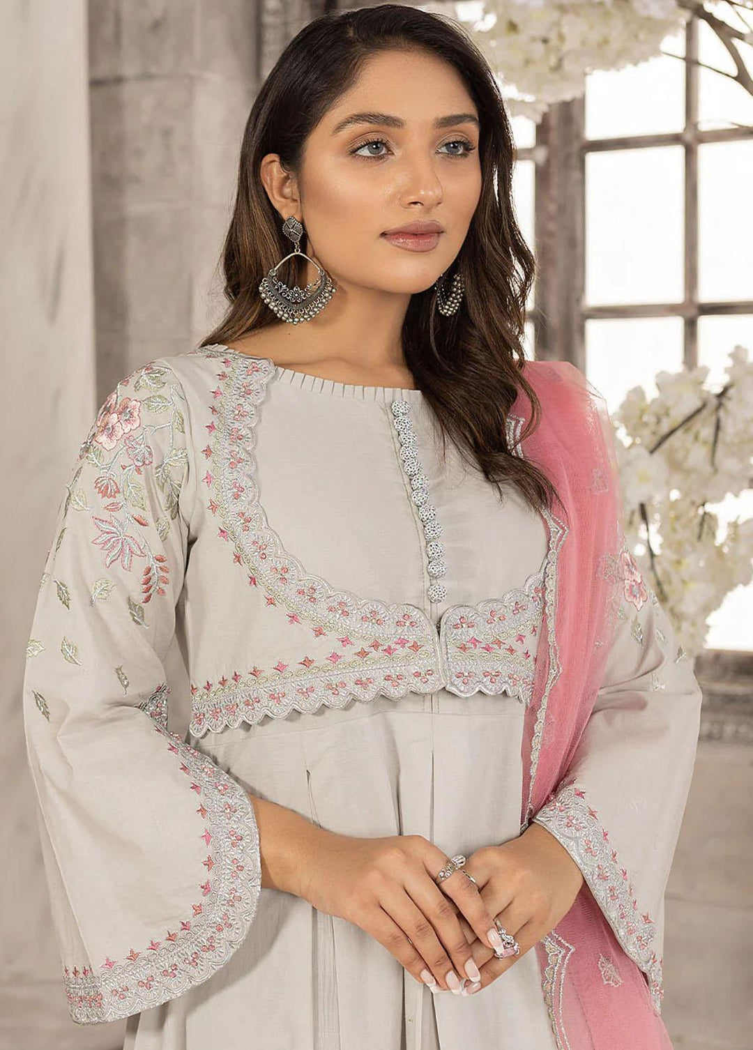 Madame Pret Embroidered Lawn 3 Piece Suit MDM23S 2603