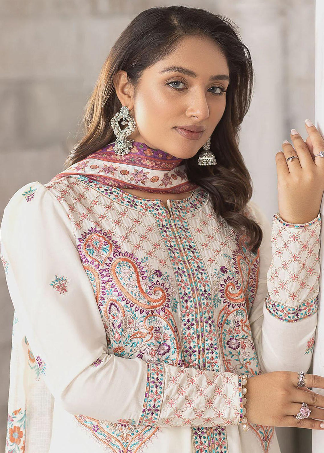 Madame Pret Embroidered Lawn 3 Piece Suit MDM23S 2607