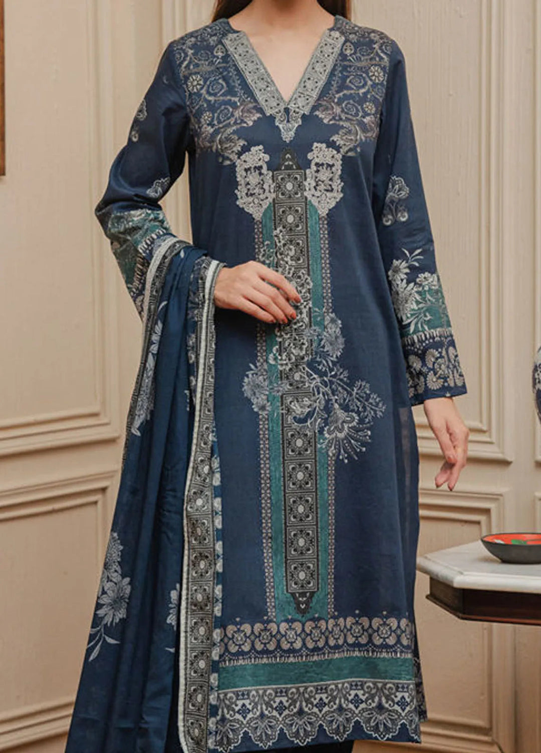 Shamaeel Ansari Pret Embroidered Lawn 3 Piece Suit LE-06