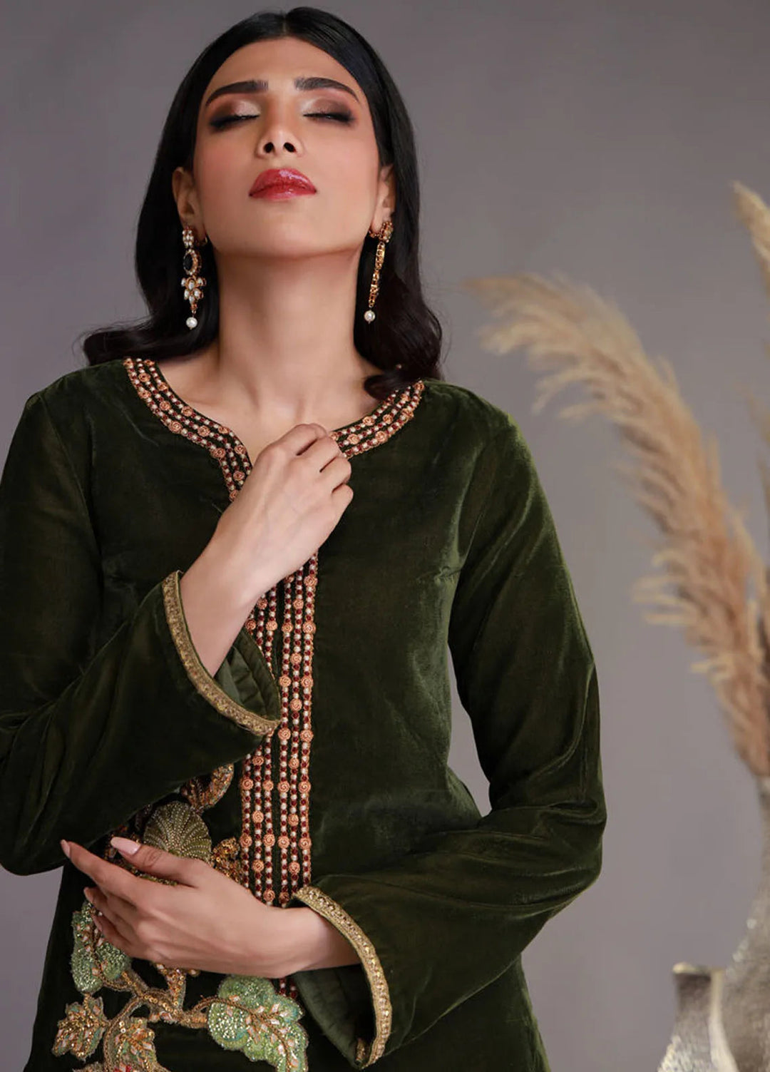 Shamaeel Ansari Pret Embroidered Velvet 2 Piece Suit WFE-08