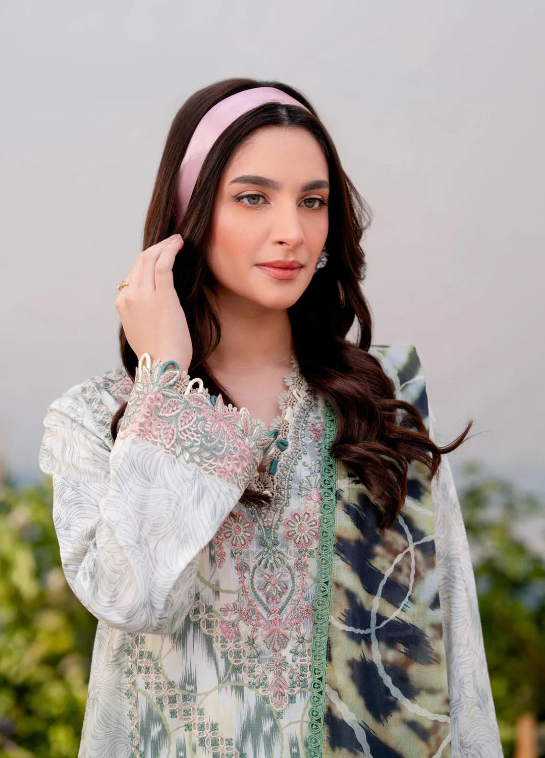 Shezlin by Aabyaan Embroidered Lawn Suits Unstitched 3 Piece ABY25SCR AR-12 Yelda - Ramadan Collection