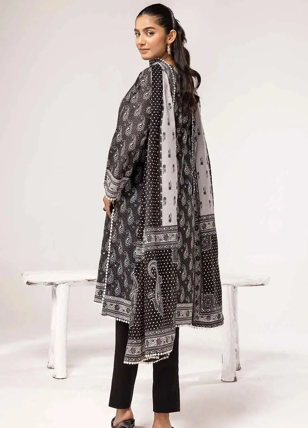 Slate By Gul Ahmed Printed Lawn Suit Unstitched 3 Piece GA24SBW B-42020 - Summer Collection
