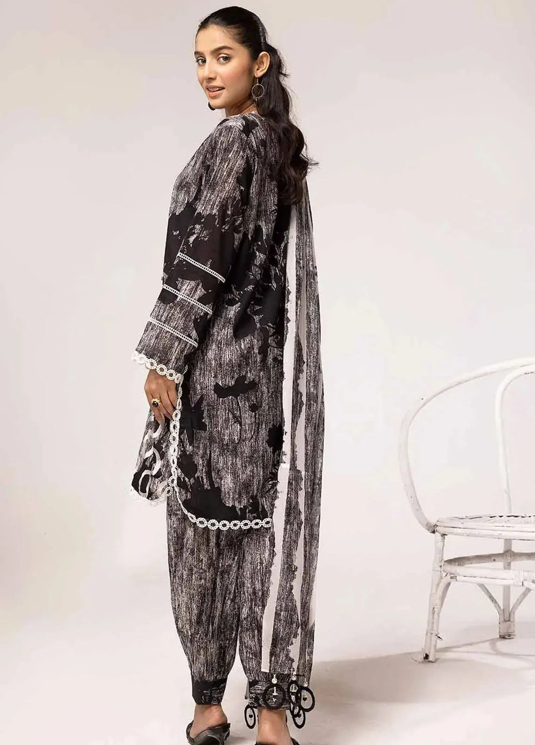 Slate By Gul Ahmed Printed Lawn Suit Unstitched 3 Piece GA24SBW B-42027 - Summer Collection