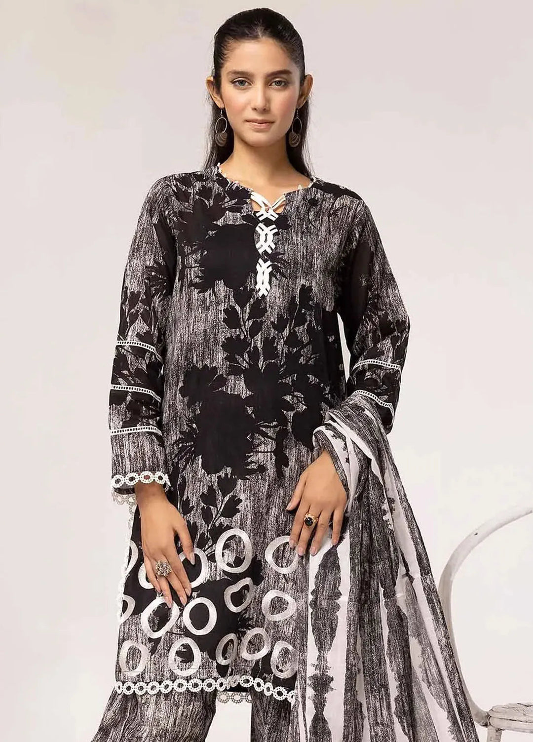 Slate By Gul Ahmed Printed Lawn Suit Unstitched 3 Piece GA24SBW B-42027 - Summer Collection