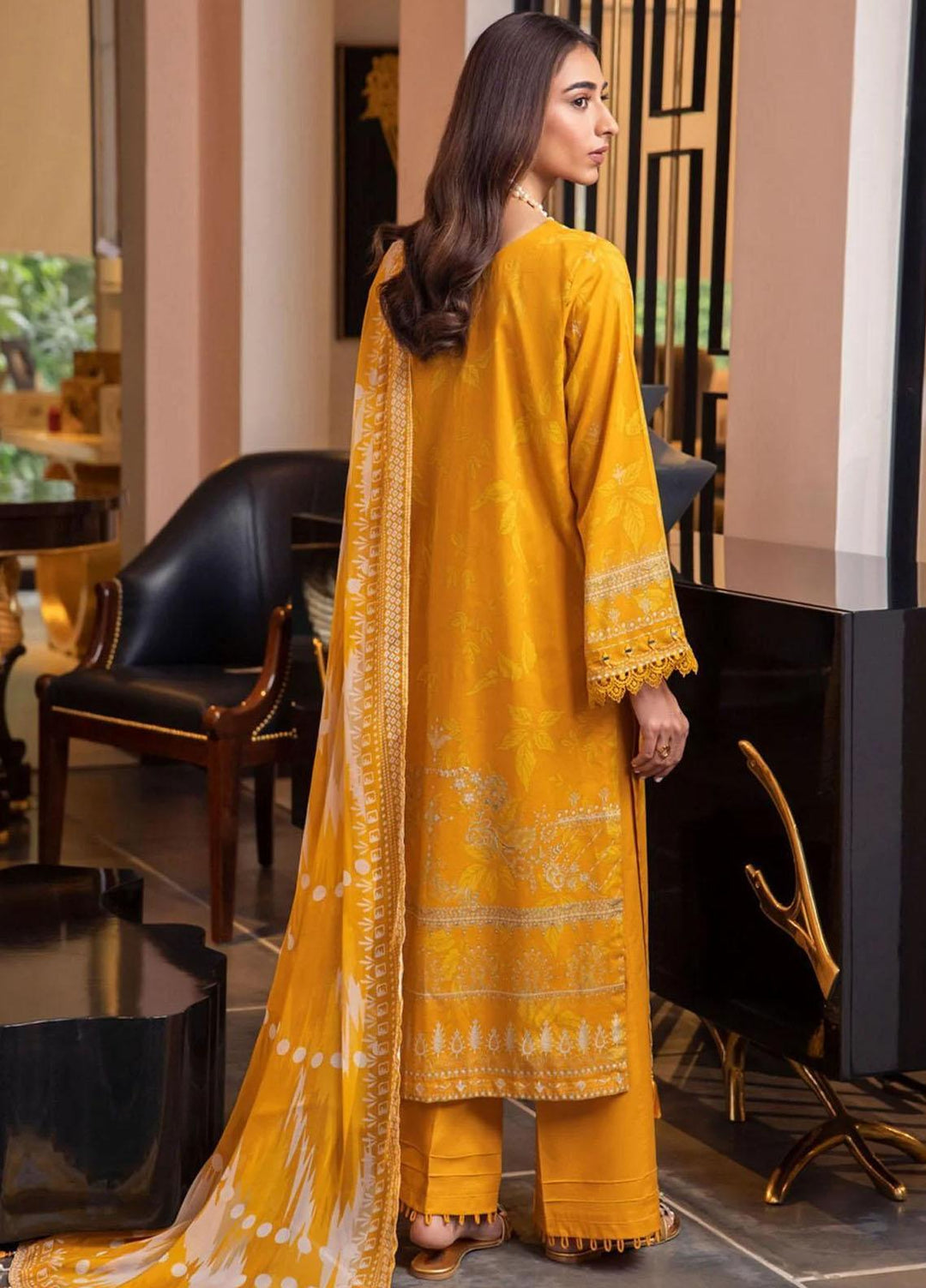 Nureh Pret Embroidered Lawn 3 Piece Suit NU23SPRPP SP-70
