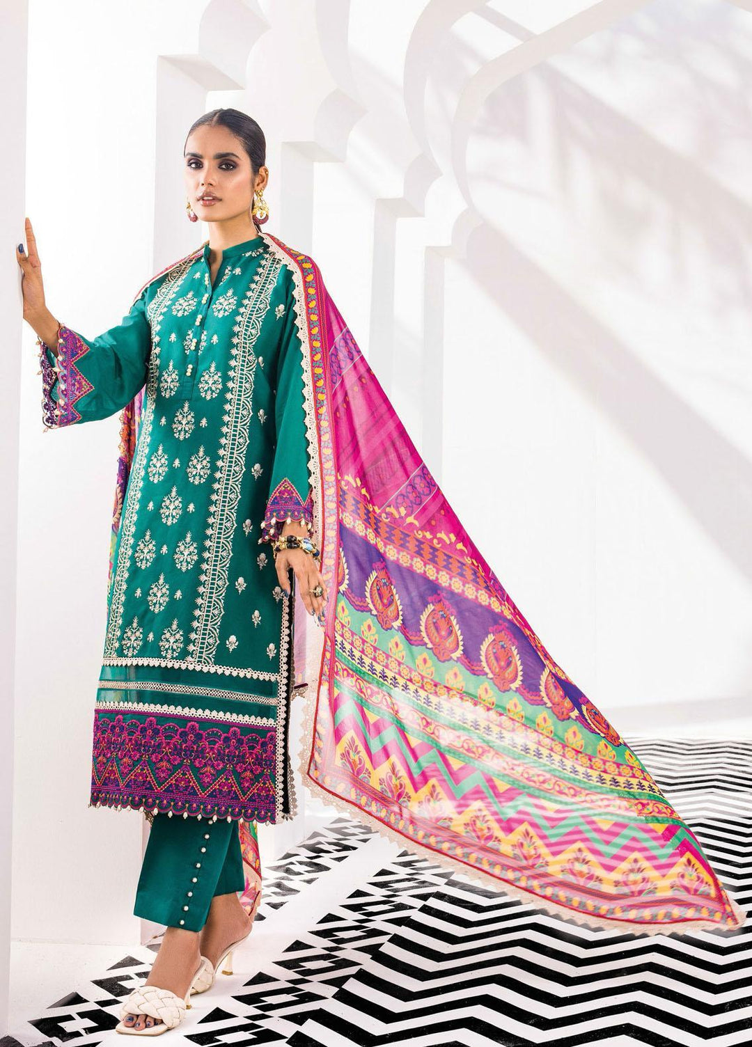 Tahra By Zainab Chottani Embroidered Lawn Suits Unstitched 3 Piece TZC22E 03 Crimson Breeze - Eid Collection