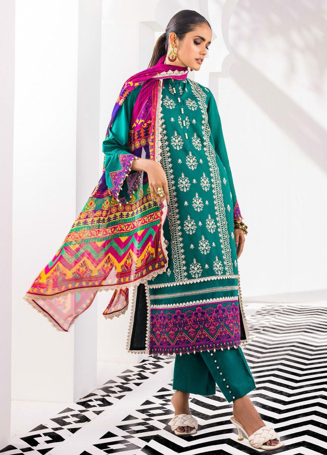 Tahra By Zainab Chottani Embroidered Lawn Suits Unstitched 3 Piece TZC22E 03 Crimson Breeze - Eid Collection