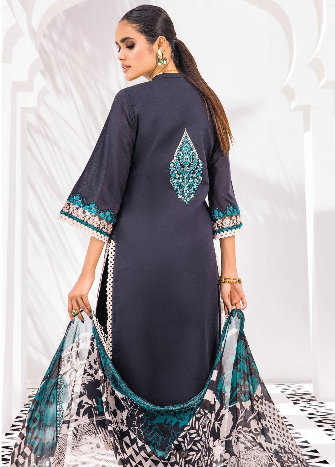 Tahra By Zainab Chottani Embroidered Lawn Suits Unstitched 3 Piece TZC22E 05 Beryl Glow - Eid Collection