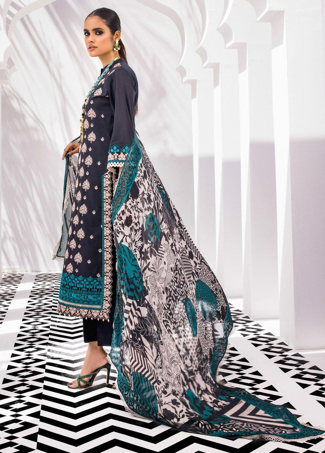 Tahra By Zainab Chottani Embroidered Lawn Suits Unstitched 3 Piece TZC22E 05 Beryl Glow - Eid Collection