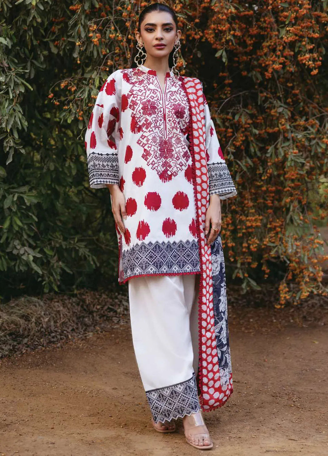 Tahra by Zainab Chottani Embroidered Lawn Suit Unstitched 3 Piece ZC24T 10A Freya - Summer Collection