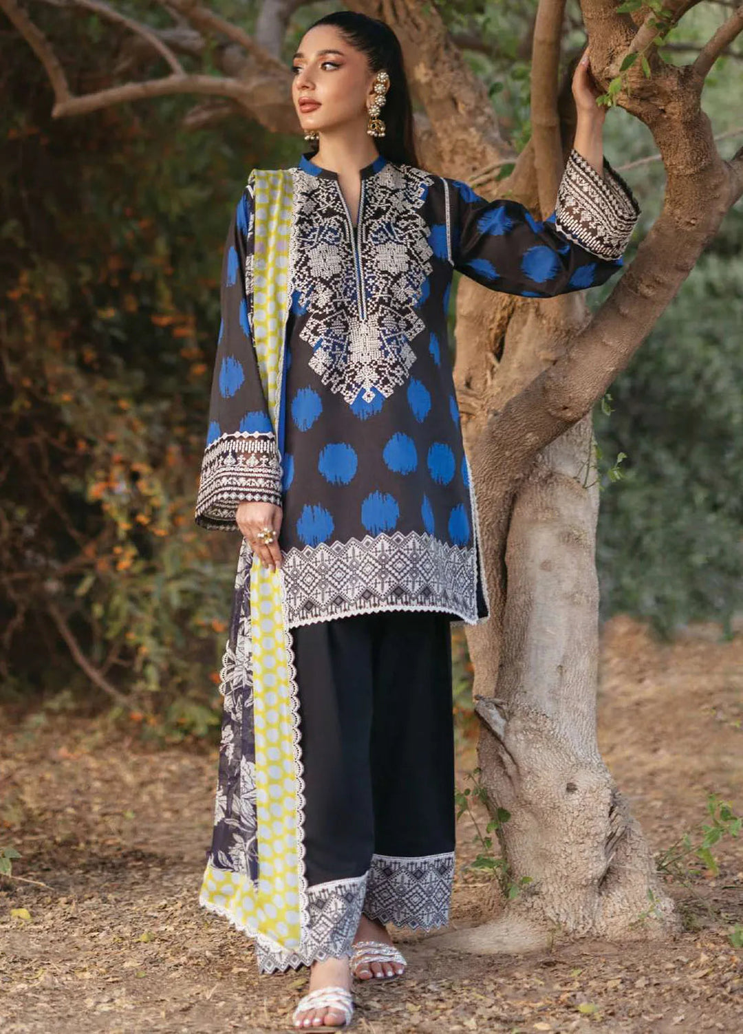 Tahra by Zainab Chottani Embroidered Lawn Suit Unstitched 3 Piece ZC24T 10B Freya - Summer Collection