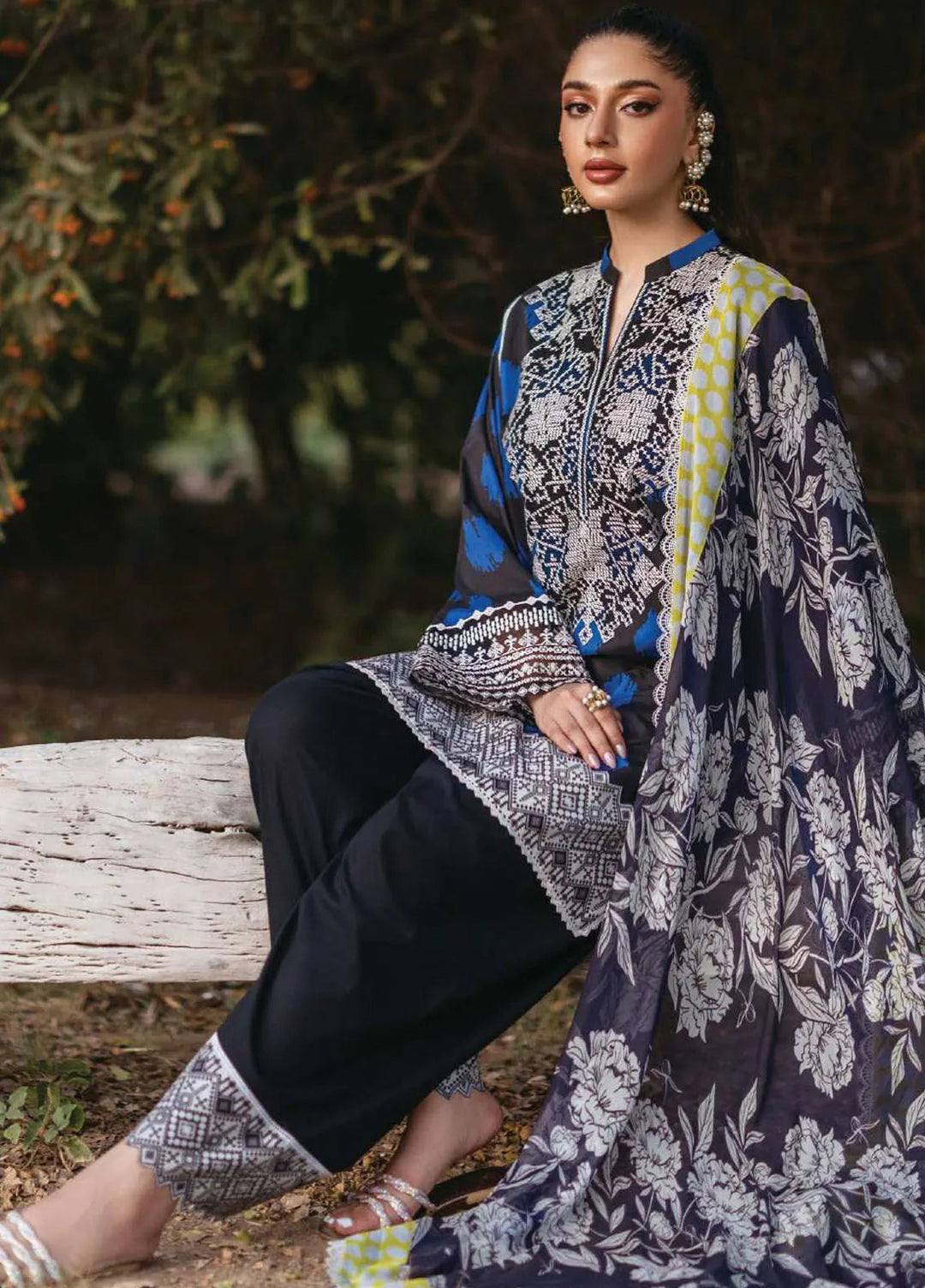 Tahra by Zainab Chottani Embroidered Lawn Suit Unstitched 3 Piece ZC24T 10B Freya - Summer Collection