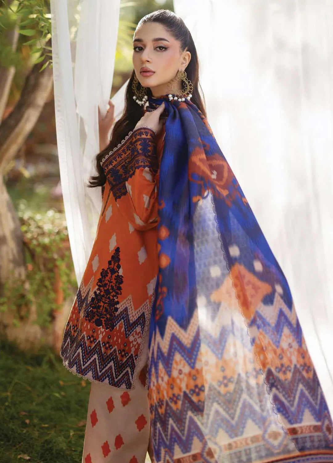Tahra by Zainab Chottani Embroidered Lawn Suit Unstitched 3 Piece ZC24T 8A Liza - Summer Collection