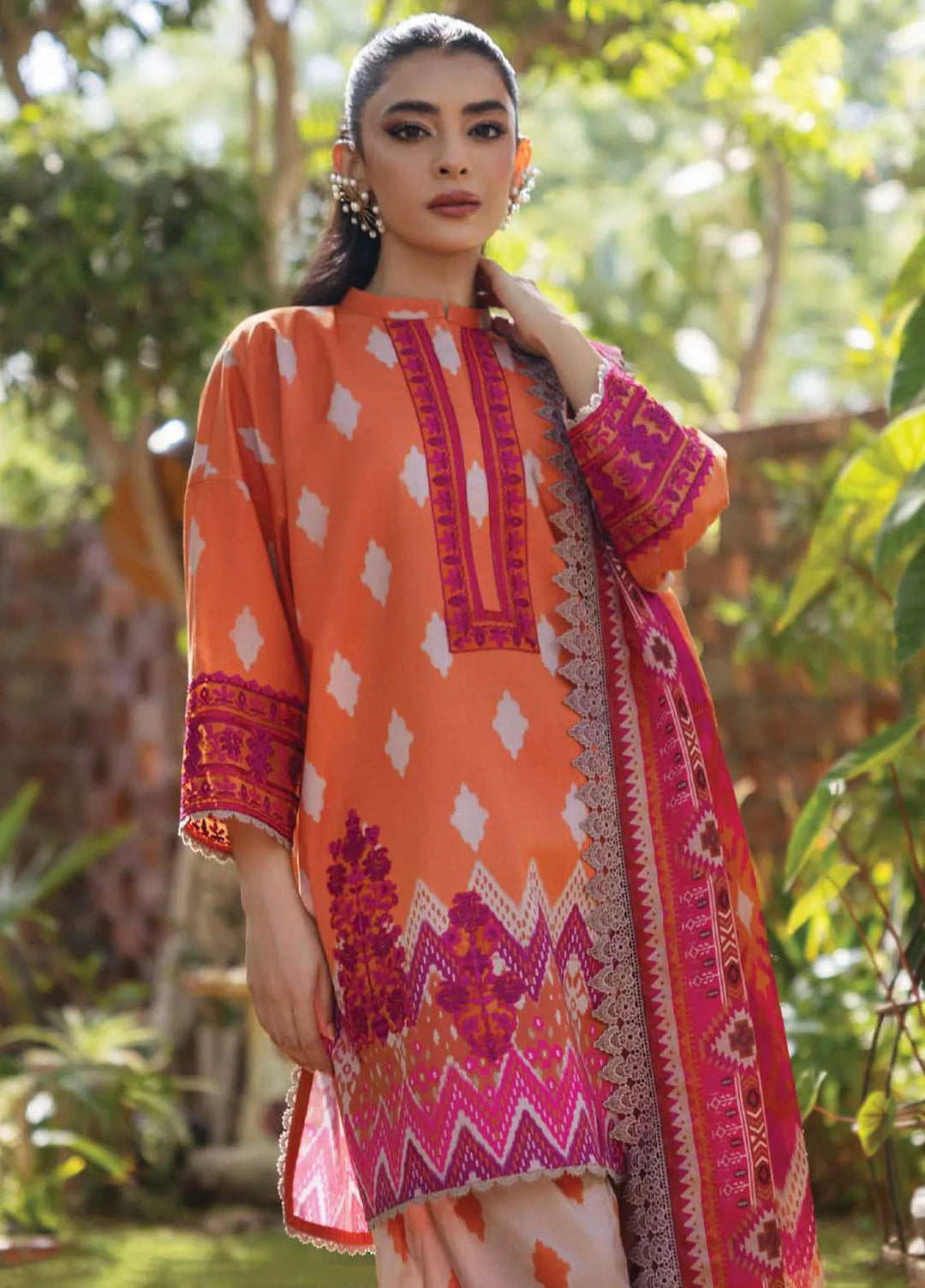 Tahra by Zainab Chottani Embroidered Lawn Suit Unstitched 3 Piece ZC24T 8B Liza - Summer Collection