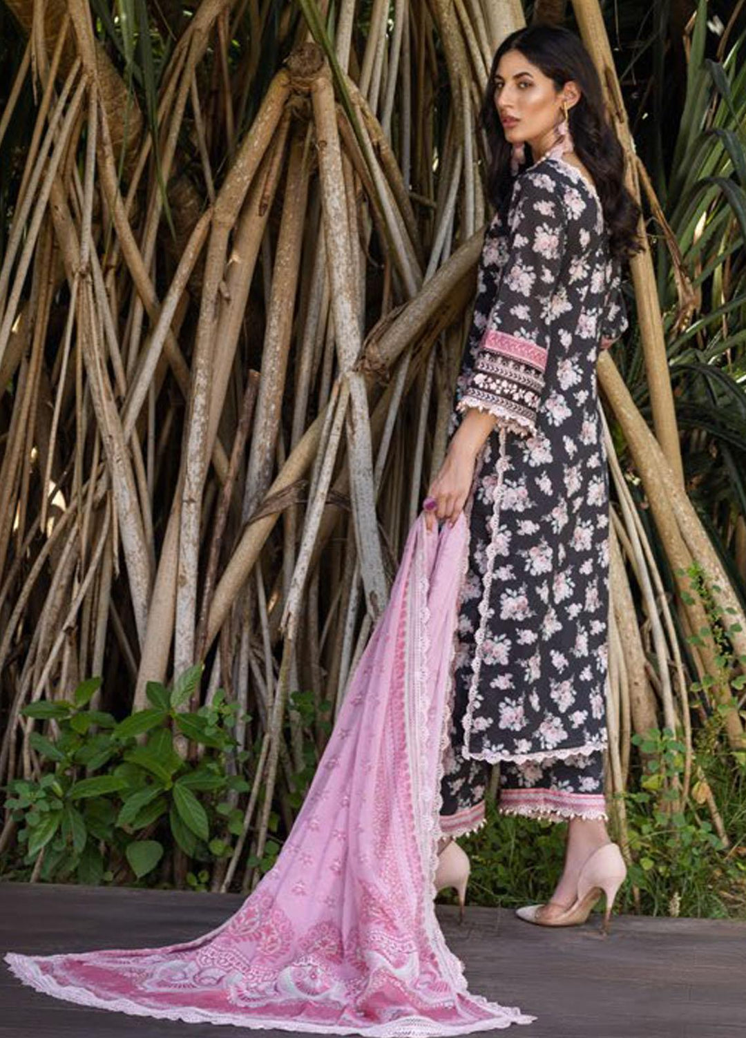 Tahra By Zainab Chottani Embroidered Lawn Suits Unstitched 3 Piece TZC22SS BLUSH BLOSSOMS 10A - Spring / Summer Collection