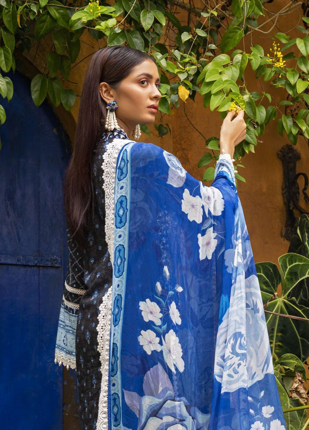 Tahra By Zainab Chottani Embroidered Lawn Suits Unstitched 3 Piece TZC22SS WILD LILY 8A - Spring / Summer Collection