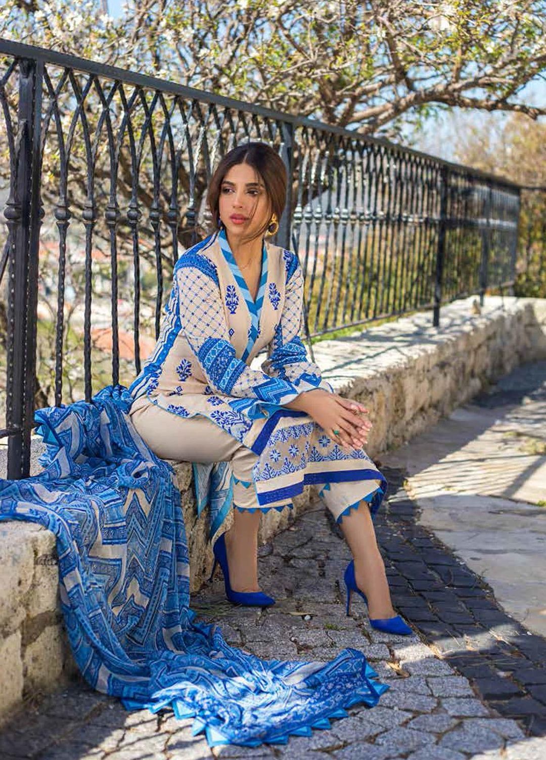 Tahra by Zainab Chottani Embroidered Lawn Suits Unstitched 3 Piece TZC21L 4A BLOOMING BLUES - Summer Collection