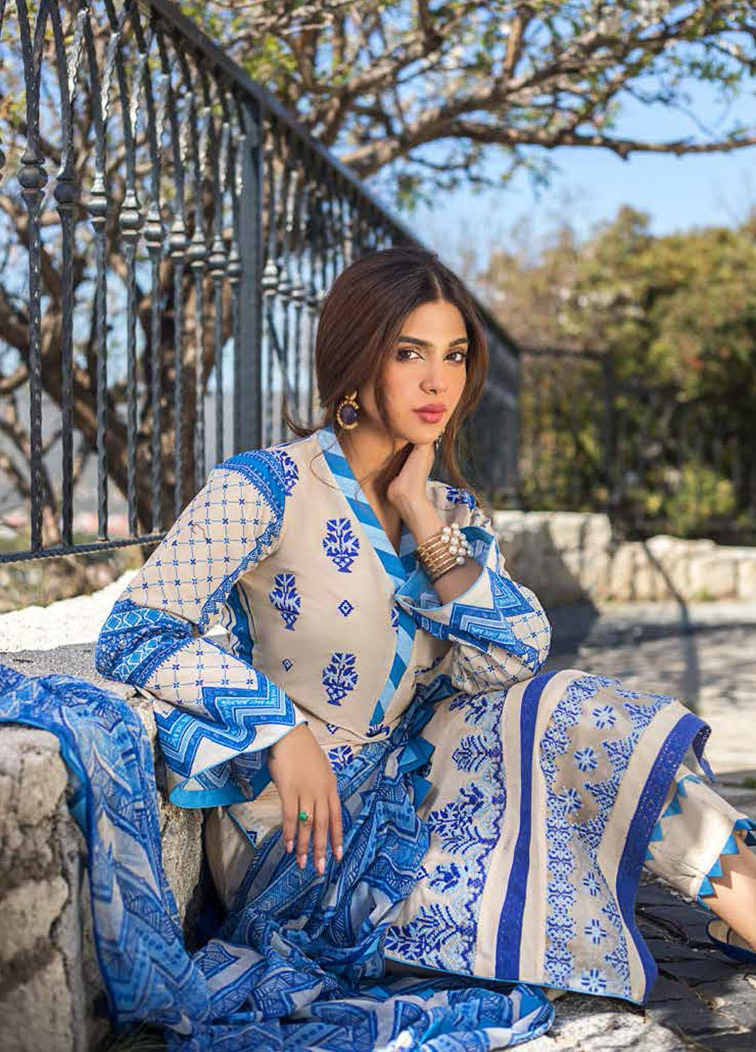 Tahra by Zainab Chottani Embroidered Lawn Suits Unstitched 3 Piece TZC21L 4A BLOOMING BLUES - Summer Collection