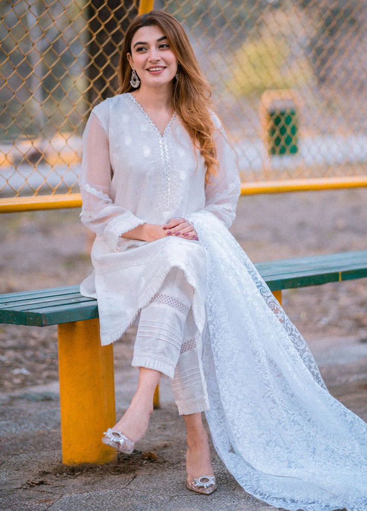 Tassawur Pret Embroidered Organza 3 Piece Suit Atrium White