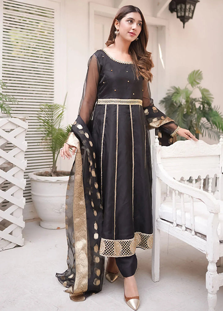 Tassawur Pret Embroidered Organza 3 Piece Suit Mahjabeen