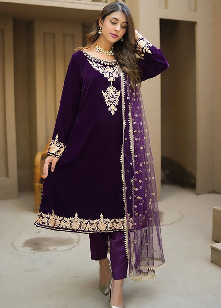 Tassawur Pret Embroidered Velvet 3 Piece Suit Jasmin