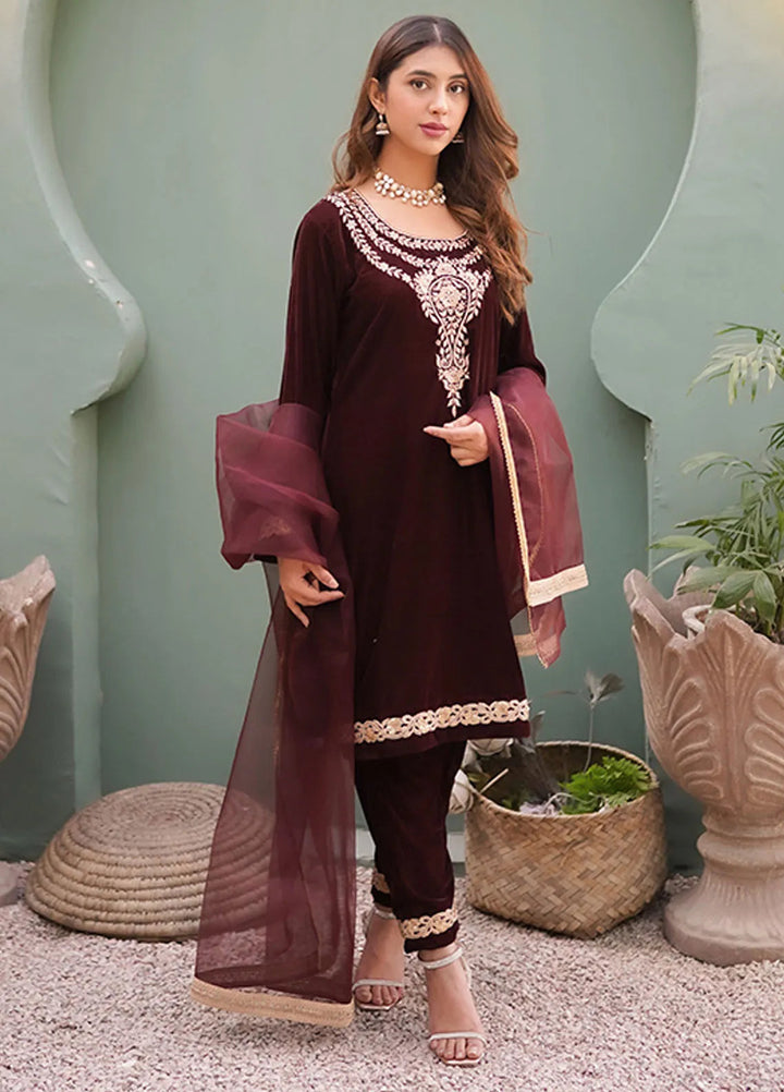 Tassawur Pret Embroidered Velvet 3 Piece Gohar