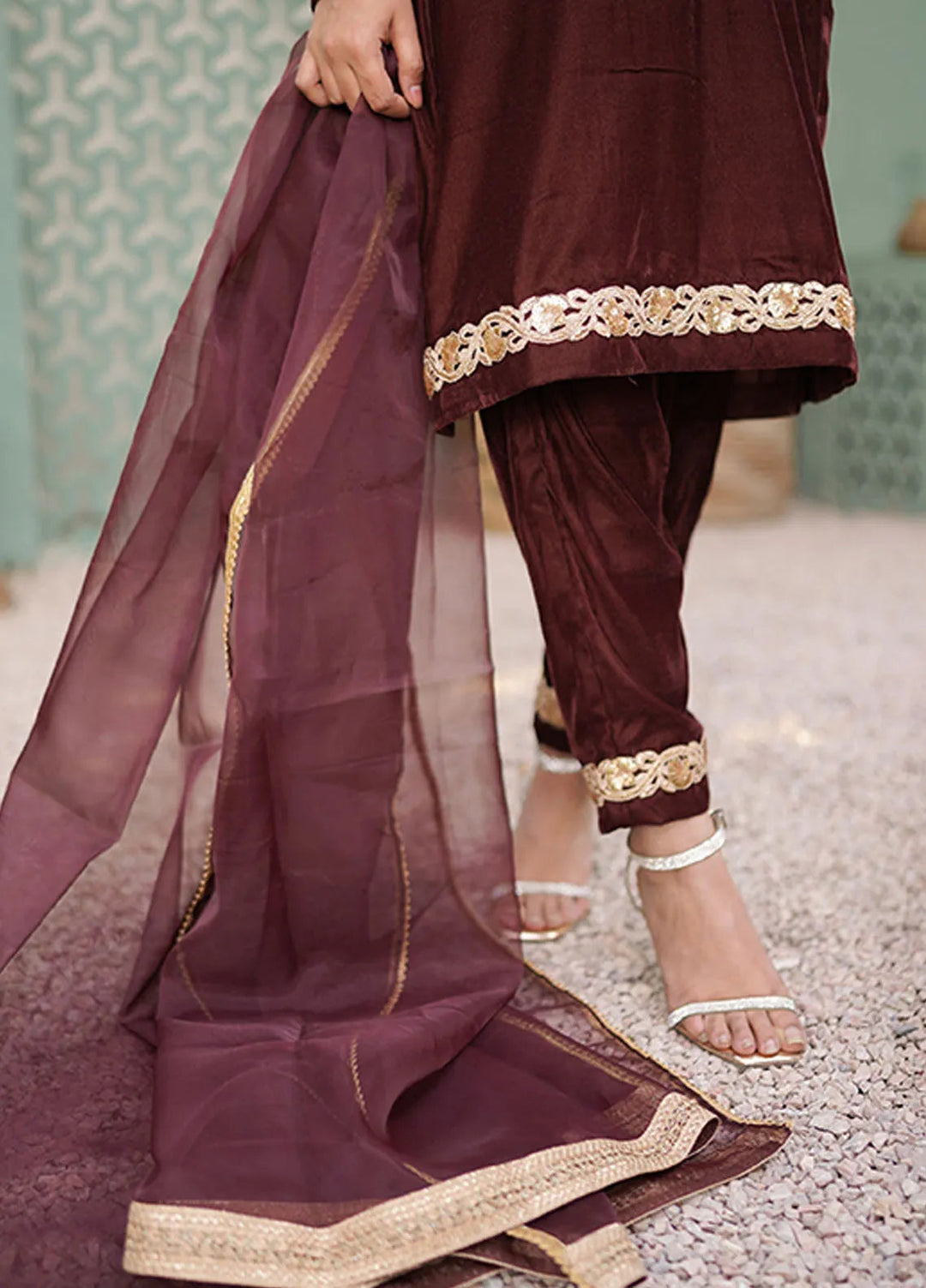 Tassawur Pret Embroidered Velvet 3 Piece Gohar