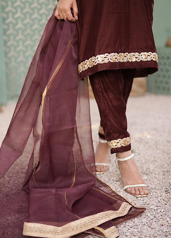 Tassawur Pret Embroidered Velvet 3 Piece Gohar