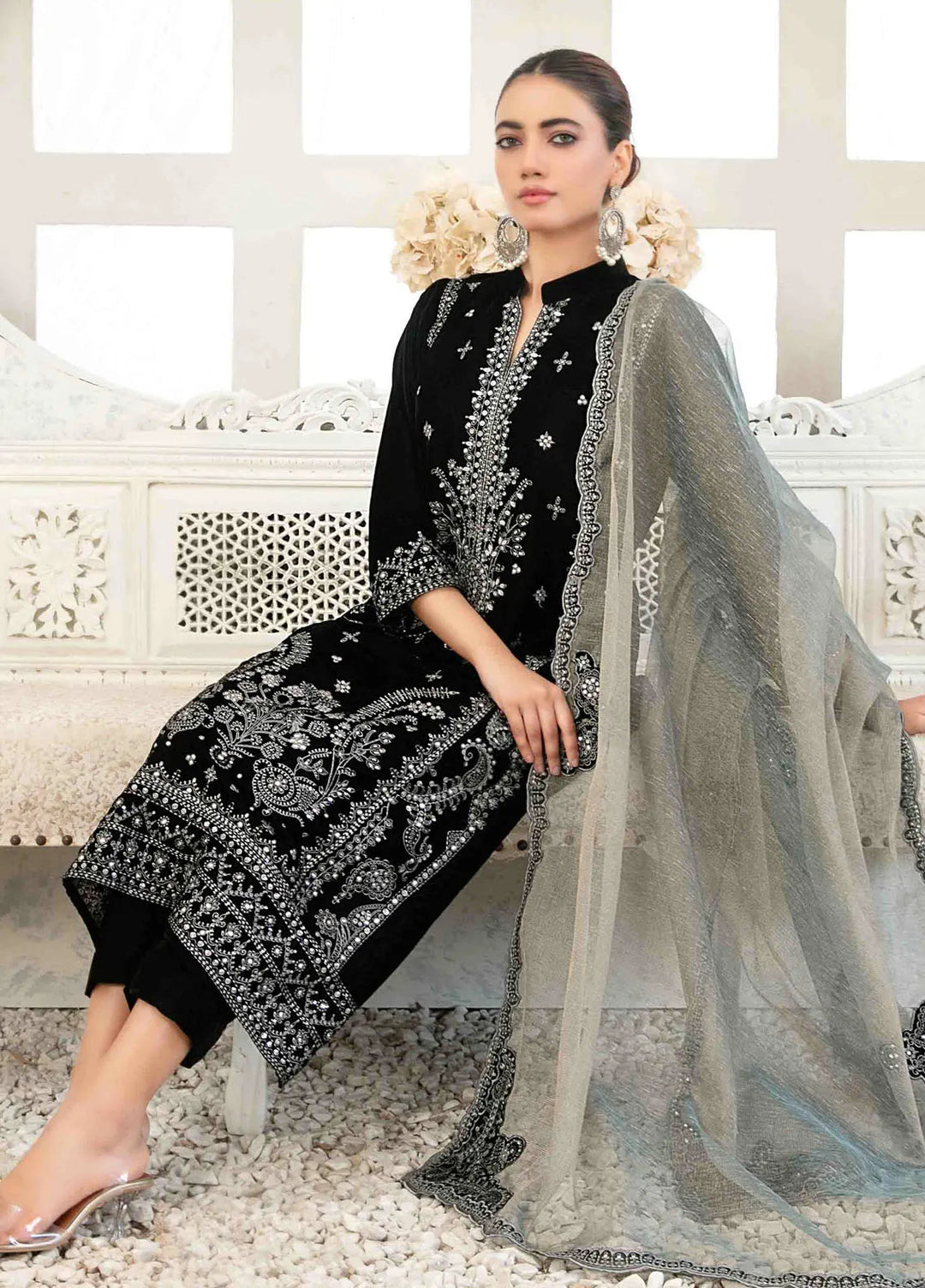 Tawakkal Fabrics Embroidered Velvet Suits Unstitched 3 Piece TWF24R D-4036 - Festive Collection