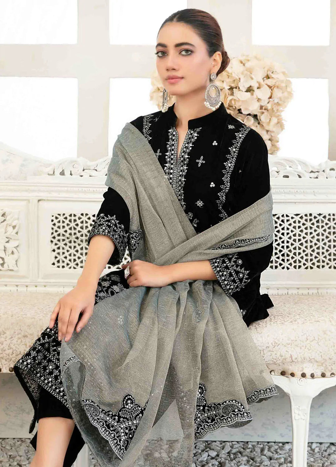 Tawakkal Fabrics Embroidered Velvet Suits Unstitched 3 Piece TWF24R D-4036 - Festive Collection