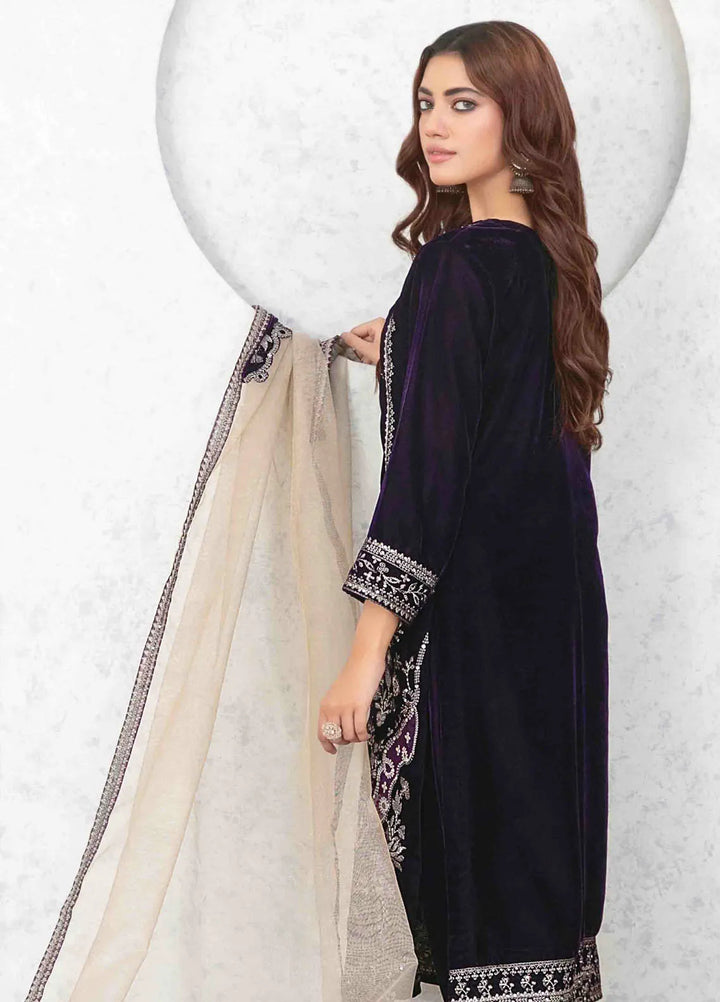 Tawakkal Fabrics Embroidered Velvet Suits Unstitched 3 Piece TWF24R D-4037 - Festive Collection