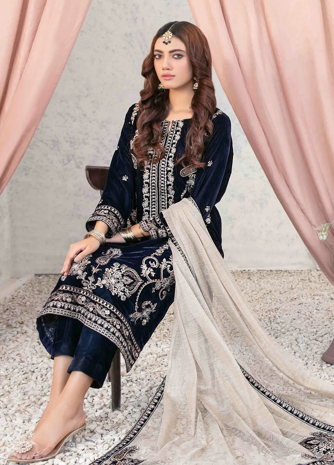 Tawakkal Fabrics Embroidered Velvet Suits Unstitched 3 Piece TWF24R D-4040 - Festive Collection