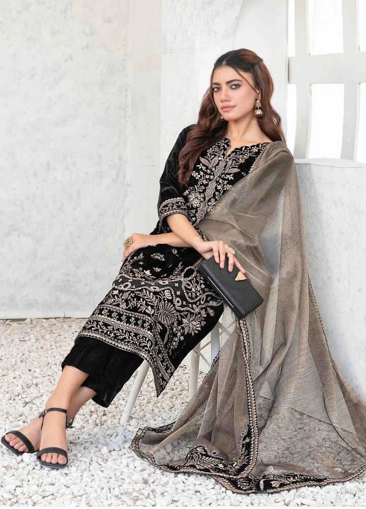Tawakkal Fabrics Embroidered Velvet Suits Unstitched 3 Piece TWF24R D-4041 - Festive Collection